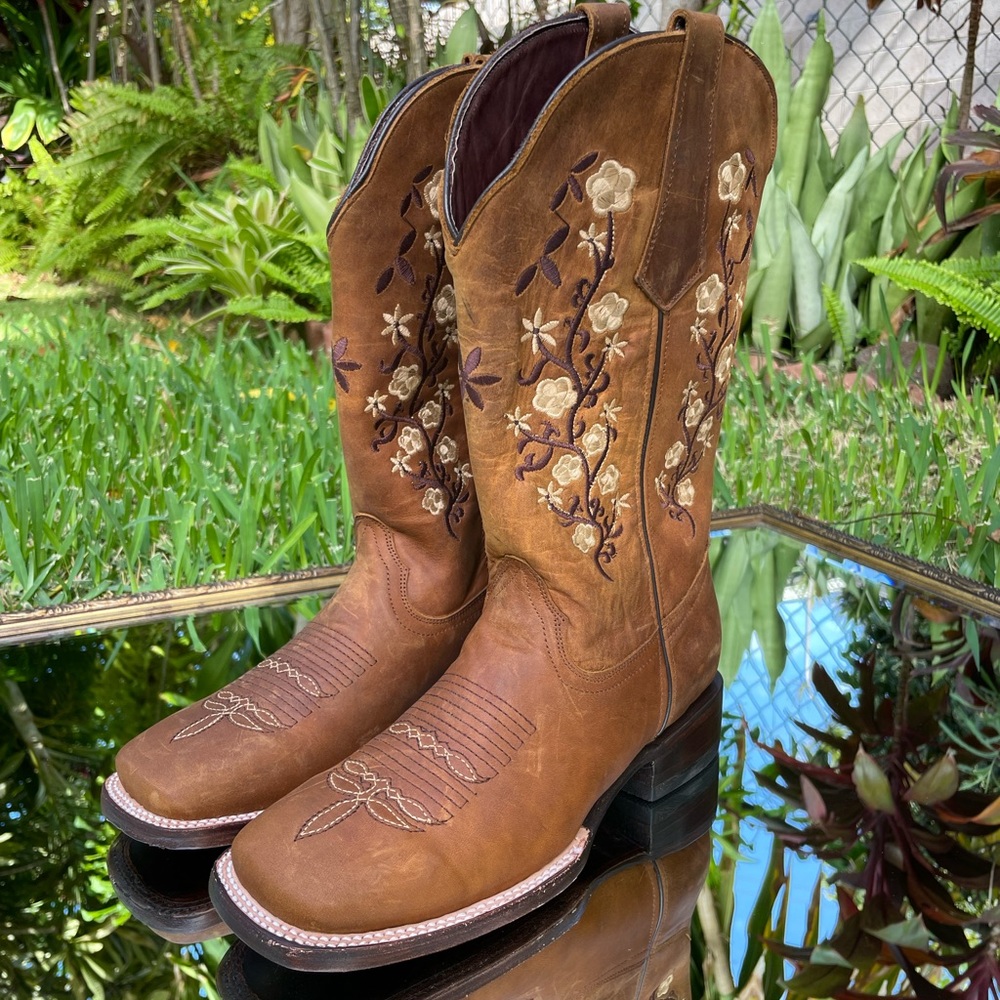 Brown Cowgirl Boots (Rock’Em brand)